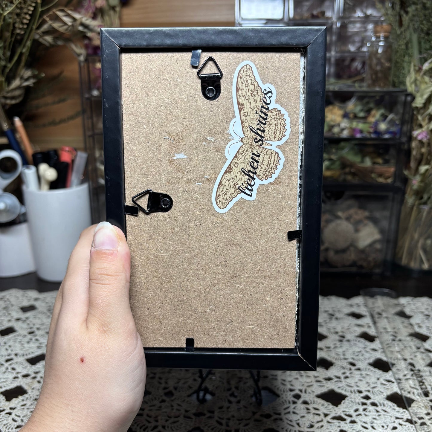 chick & resin bees frame