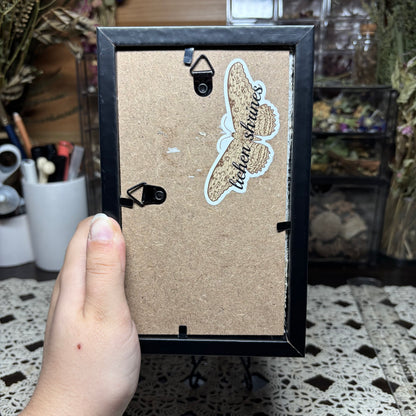 chick & resin bees frame